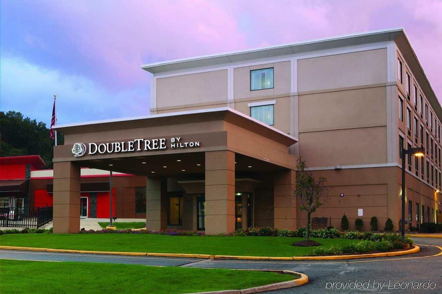 Doubletree By Hilton Mahwah Hotel Eksteriør billede